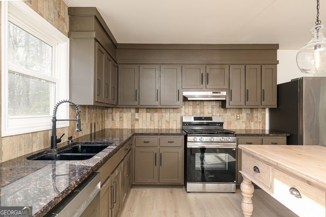 305 Mariner Circle, Woodstock, GA 30189