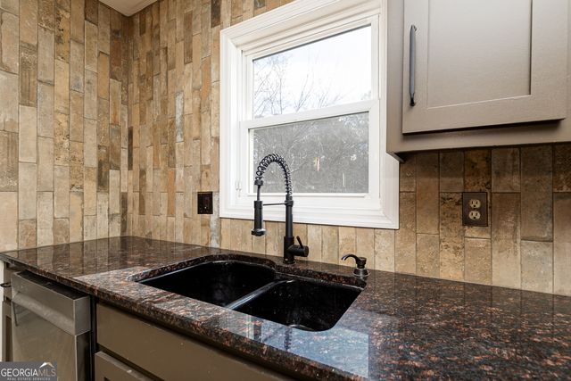 305 Mariner Circle, Woodstock, GA 30189