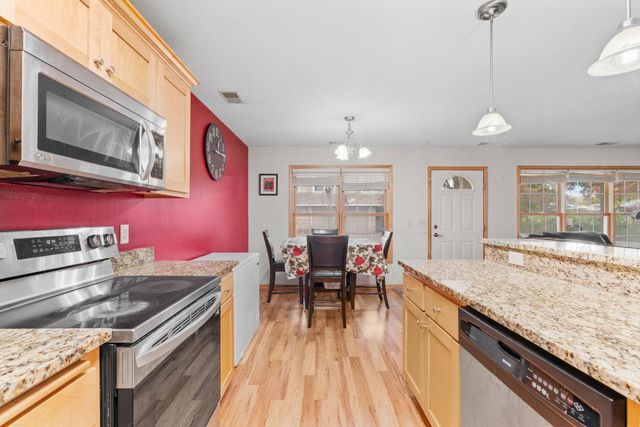 1883 Garden Way, Saint Paul, MN 55119