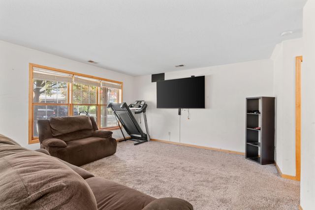 1883 Garden Way, Saint Paul, MN 55119