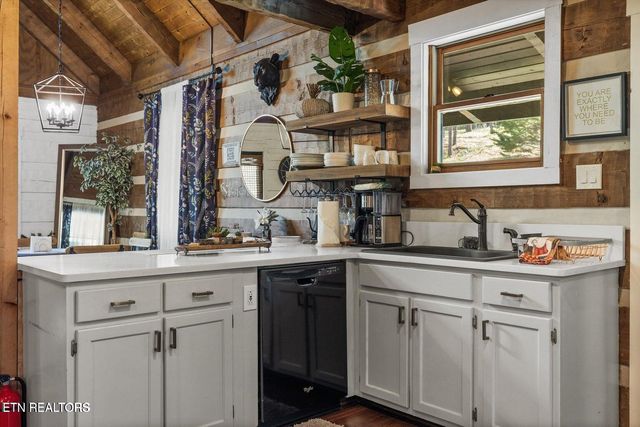 4065 Hickory Hollow Way, Sevierville, TN 37862