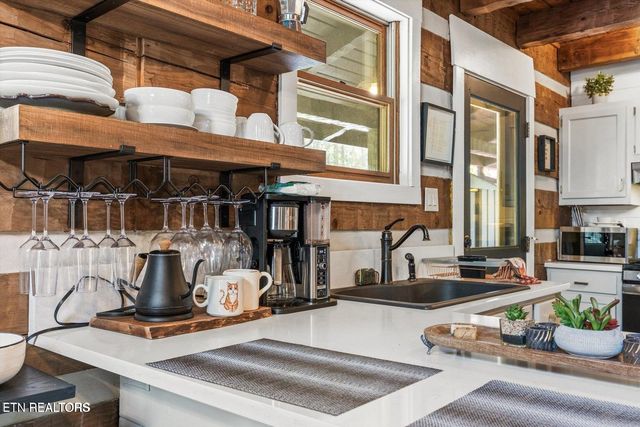 4065 Hickory Hollow Way, Sevierville, TN 37862