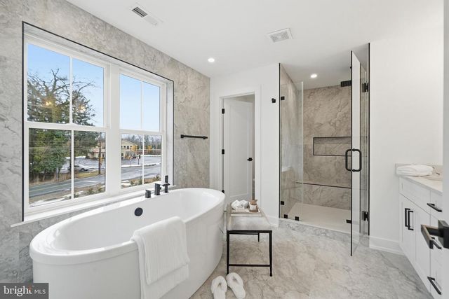 10 CHURCHVILLE LN, Churchville, PA 18966