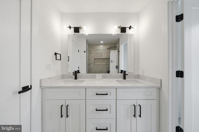 10 CHURCHVILLE LN, Churchville, PA 18966