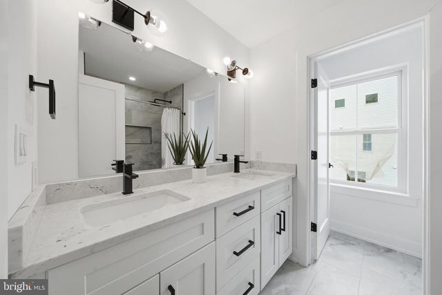 10 CHURCHVILLE LN, Churchville, PA 18966