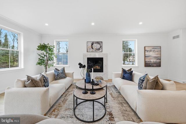 10 CHURCHVILLE LN, Churchville, PA 18966