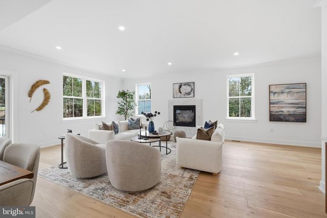 10 CHURCHVILLE LN, Churchville, PA 18966