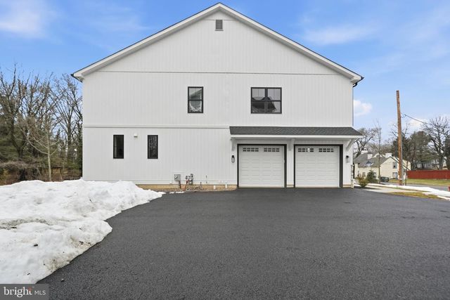 10 CHURCHVILLE LN, Churchville, PA 18966