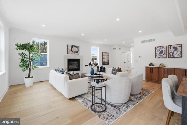 10 CHURCHVILLE LN, Churchville, PA 18966