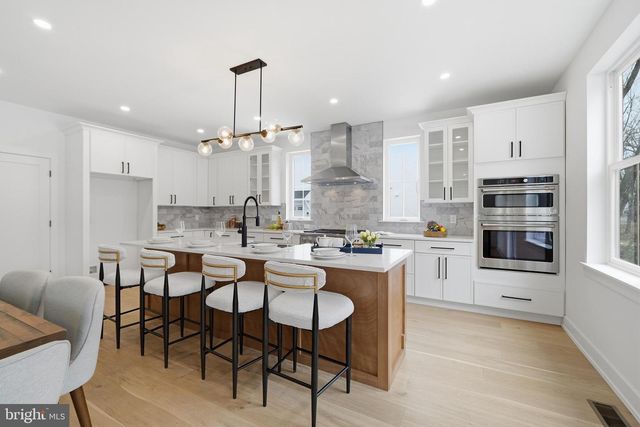 10 CHURCHVILLE LN, Churchville, PA 18966