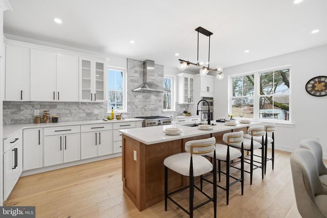 10 CHURCHVILLE LN, Churchville, PA 18966