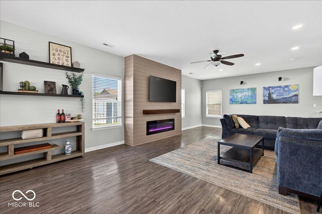 275 Longleaf Lane, Greenfield, IN 46140