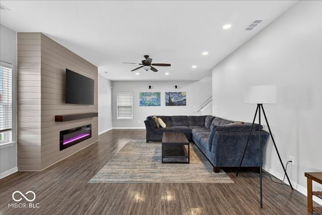 275 Longleaf Lane, Greenfield, IN 46140