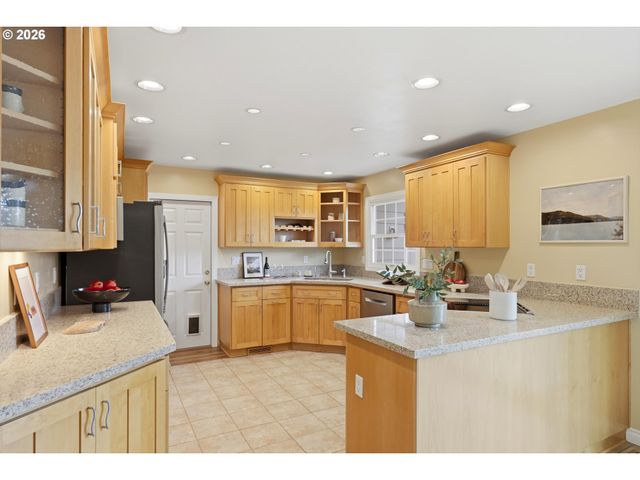 10055 Sw INEZ St, Portland, OR 97224