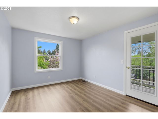 10055 Sw INEZ St, Portland, OR 97224