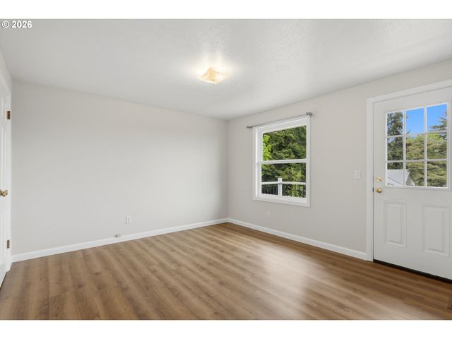 10055 Sw INEZ St, Portland, OR 97224