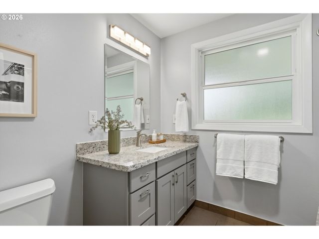 10055 Sw INEZ St, Portland, OR 97224
