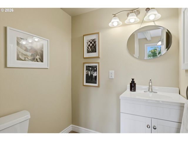 10055 Sw INEZ St, Portland, OR 97224