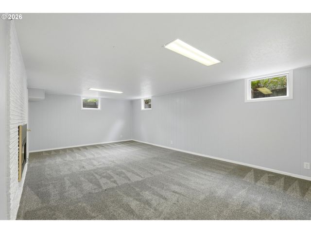 10055 Sw INEZ St, Portland, OR 97224