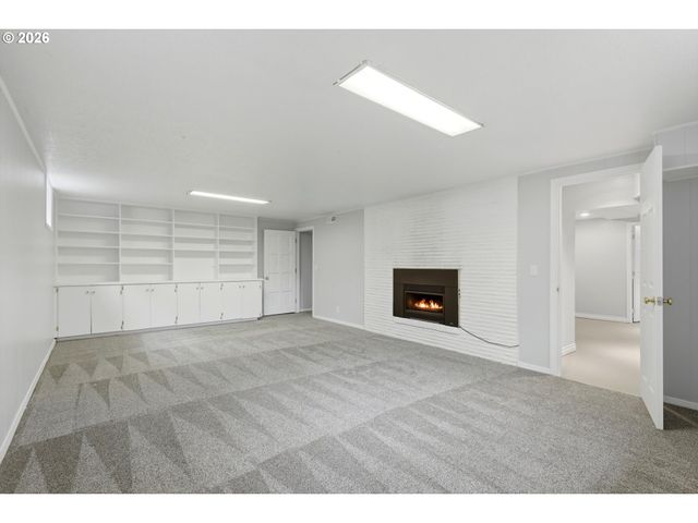 10055 Sw INEZ St, Portland, OR 97224