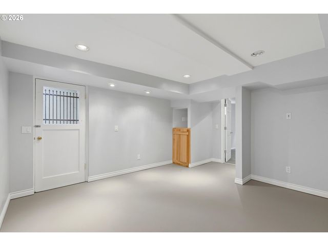 10055 Sw INEZ St, Portland, OR 97224