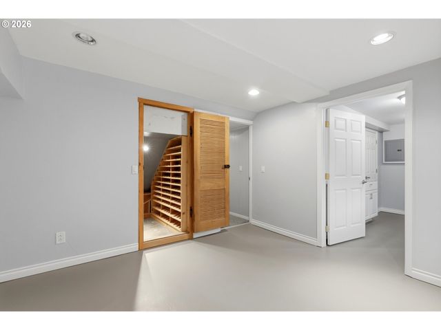 10055 Sw INEZ St, Portland, OR 97224