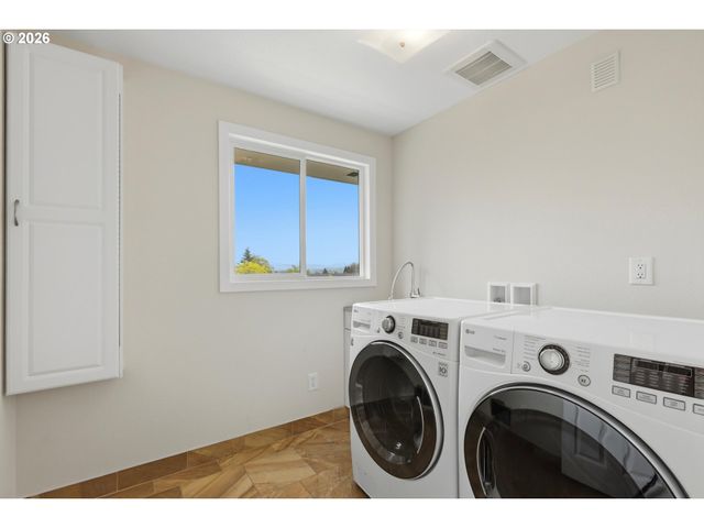 10055 Sw INEZ St, Portland, OR 97224