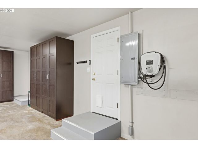 10055 Sw INEZ St, Portland, OR 97224