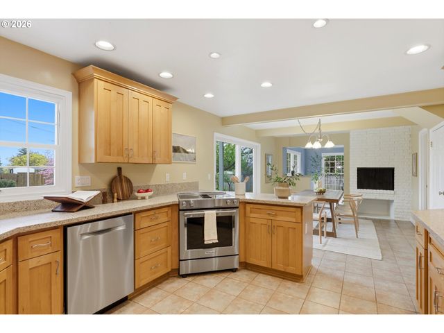 10055 Sw INEZ St, Portland, OR 97224