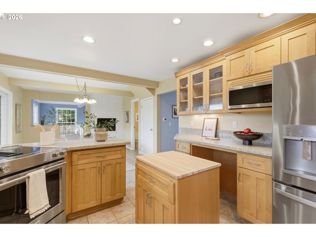 10055 Sw INEZ St, Portland, OR 97224