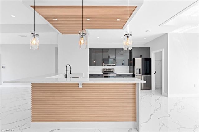 2027 NE 18th ST, Cape Coral, FL 33909