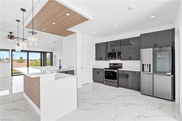 2027 NE 18th ST, Cape Coral, FL 33909