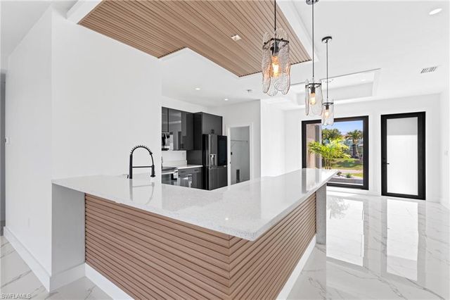 2027 NE 18th ST, Cape Coral, FL 33909