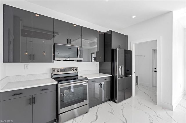 2027 NE 18th ST, Cape Coral, FL 33909