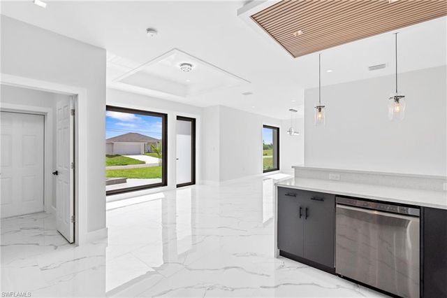 2027 NE 18th ST, Cape Coral, FL 33909