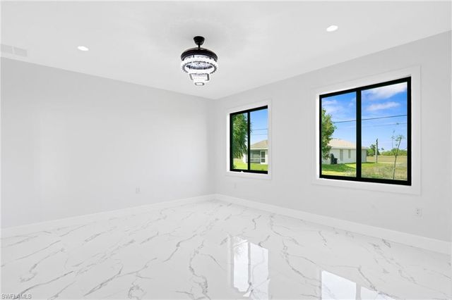 2027 NE 18th ST, Cape Coral, FL 33909