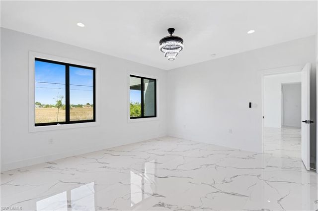 2027 NE 18th ST, Cape Coral, FL 33909