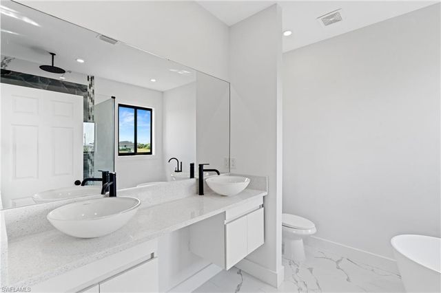 2027 NE 18th ST, Cape Coral, FL 33909