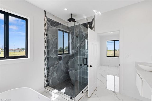 2027 NE 18th ST, Cape Coral, FL 33909