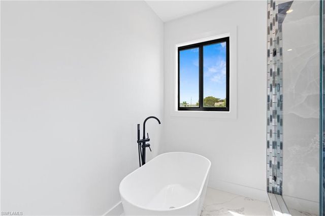 2027 NE 18th ST, Cape Coral, FL 33909