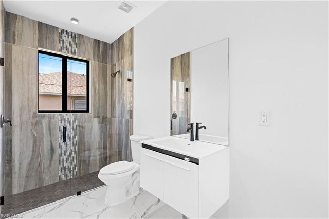 2027 NE 18th ST, Cape Coral, FL 33909