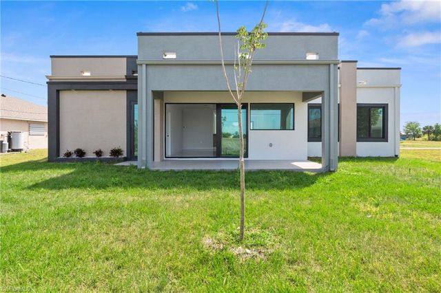 2027 NE 18th ST, Cape Coral, FL 33909