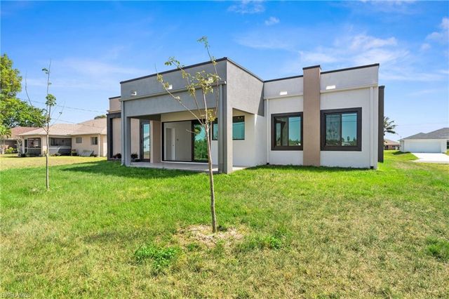 2027 NE 18th ST, Cape Coral, FL 33909