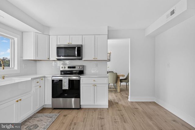 10 COBBLESTONE RD, Cherry Hill, NJ 08003
