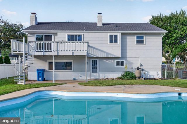 10 COBBLESTONE RD, Cherry Hill, NJ 08003