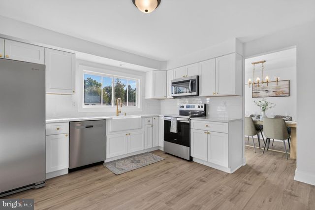 10 COBBLESTONE RD, Cherry Hill, NJ 08003