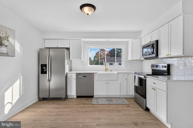 10 COBBLESTONE RD, Cherry Hill, NJ 08003