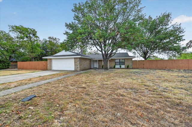 113 Bow Creek Circle, Red Oak, TX 75154
