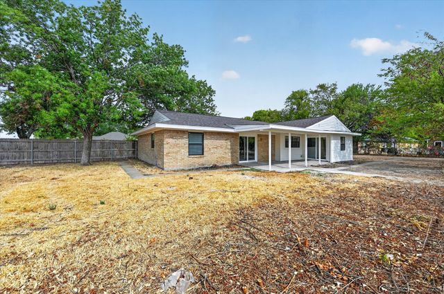113 Bow Creek Circle, Red Oak, TX 75154