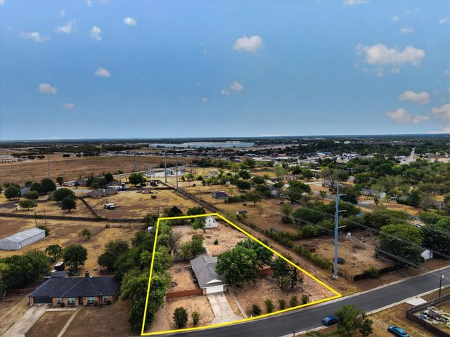 113 Bow Creek Circle, Red Oak, TX 75154